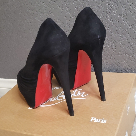 🔴SOLD🔴Christian Louboutin - Picture 3 of 9